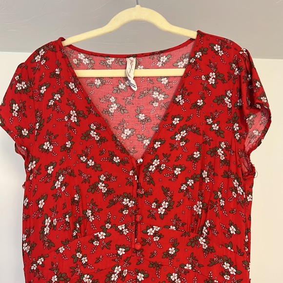 Sabrina Carpenter x Aéropostale red dress 🤍 - Picture 2 of 5